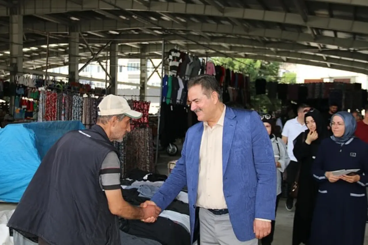 AK Parti Milletvekili Haluk İpek, Amasya Kapalı Pazar Yerinde Esnaflarla Buluştu 3