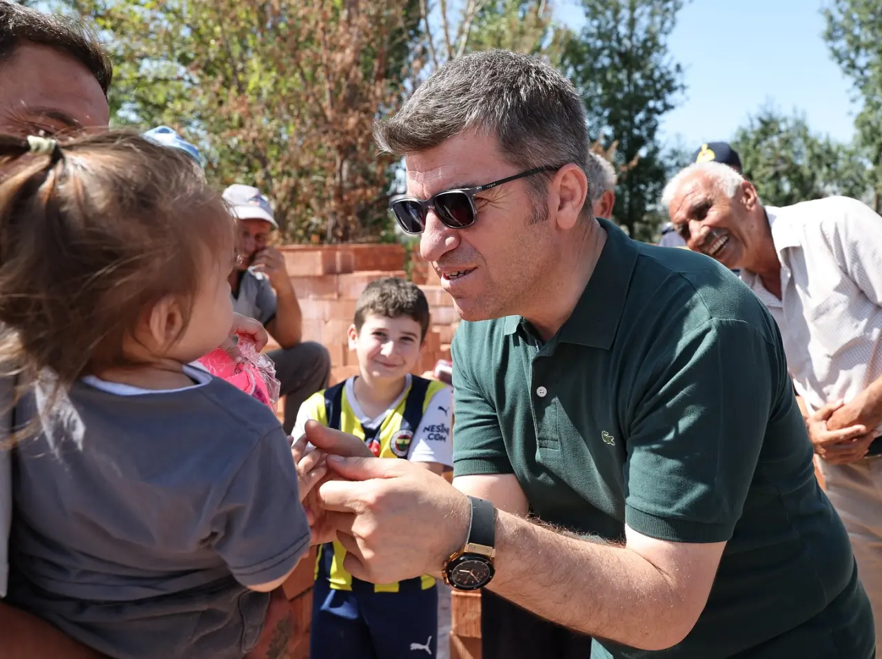 Amasya Valisi Önder Bakan, Gözlek Köyü’nde Yangınzede Aileyi Ziyaret Etti 4