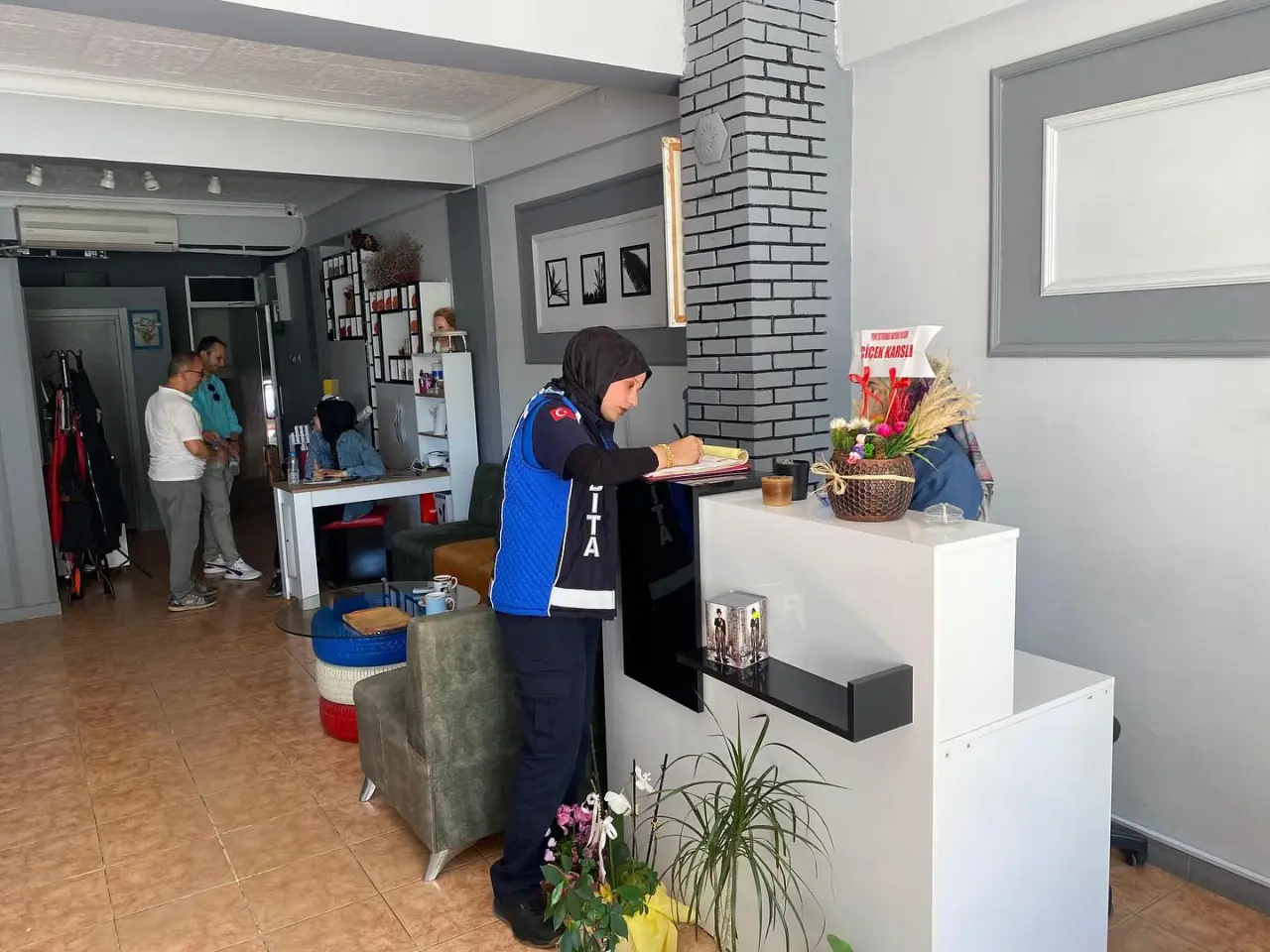 Suluova’da Kuaför ve Güzellik Salonlarına Kapsamlı Hijyen Denetimi 3