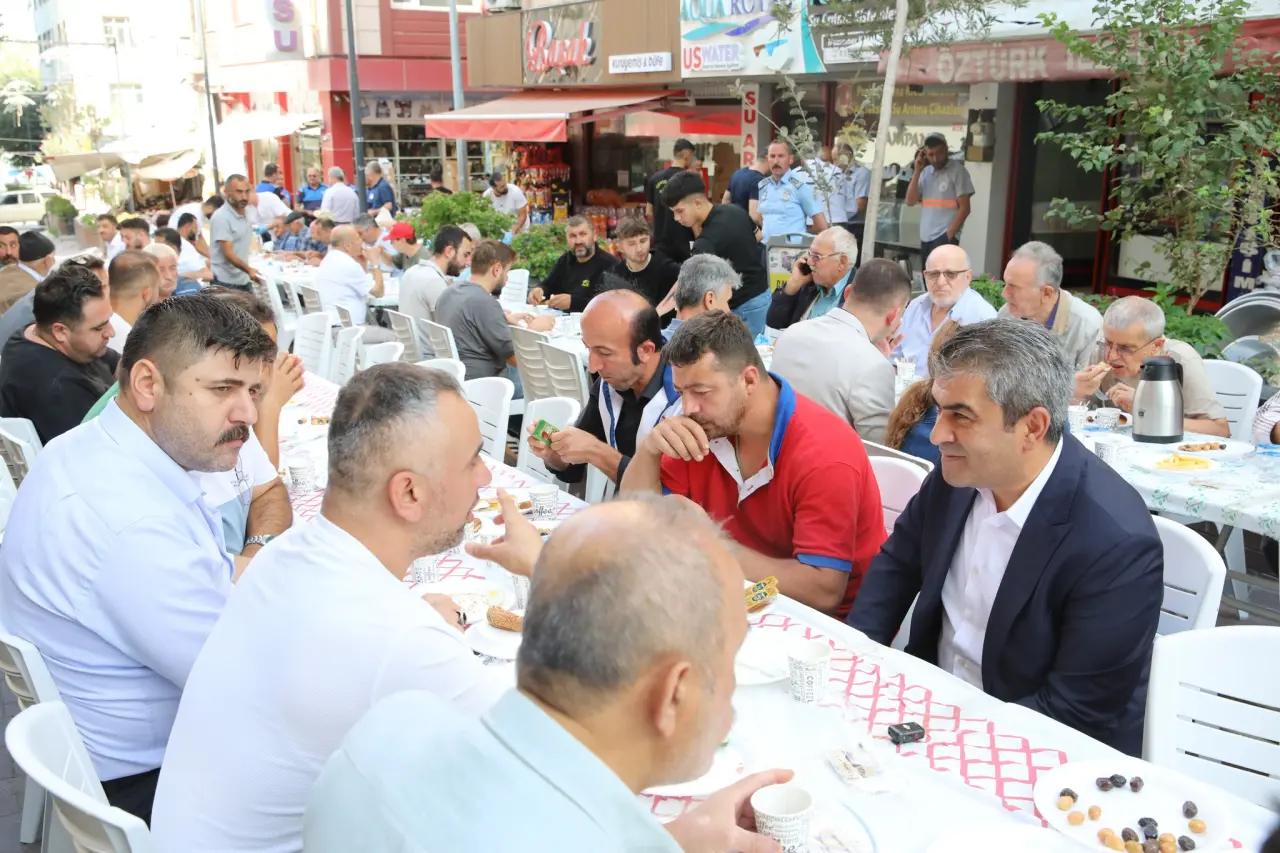 Başkan Rıfat Uzun Esnafla Kahvaltıda Buluştu 3