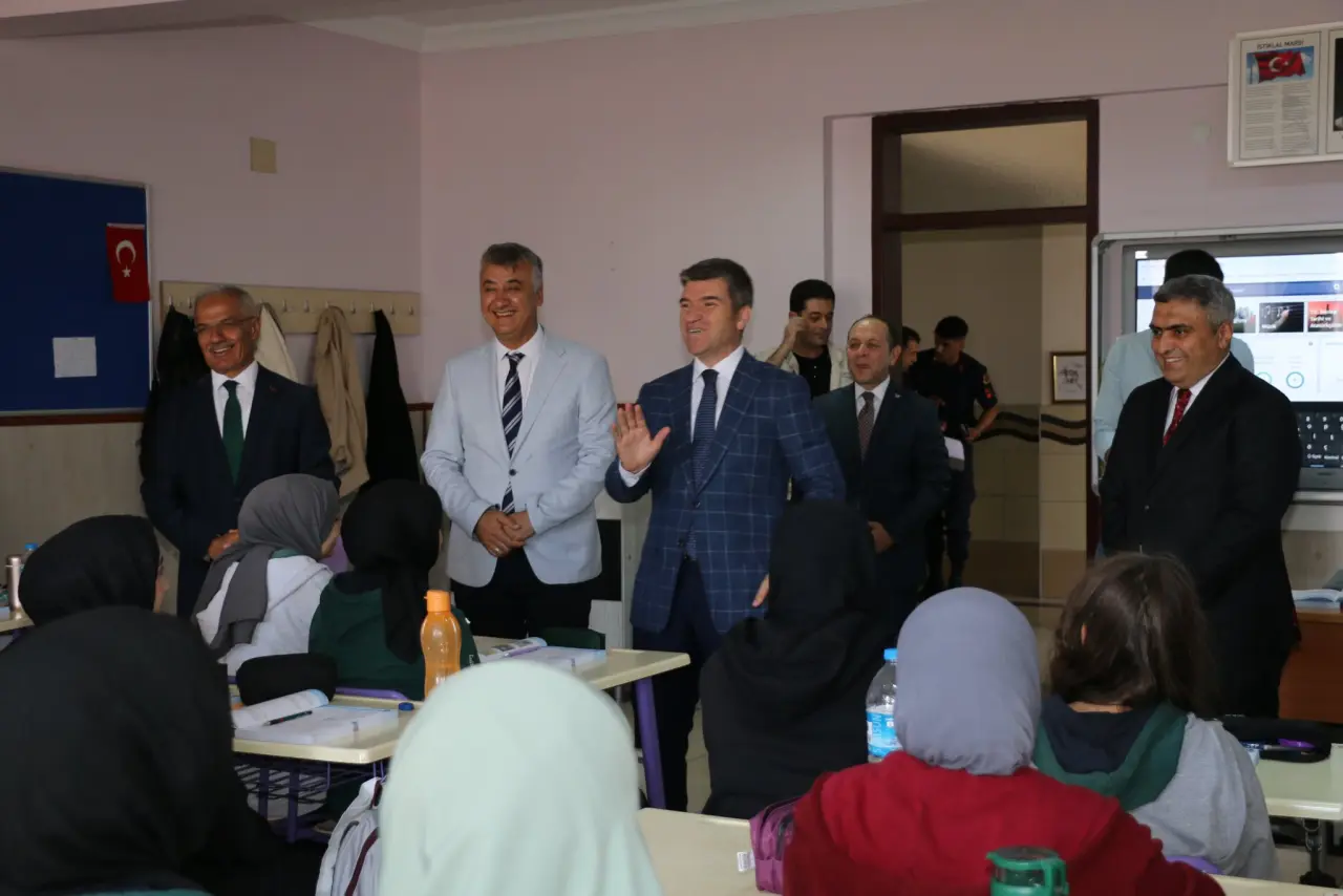 Vali Bakan Merzifon’da Öğrencilerle Buluştu 2