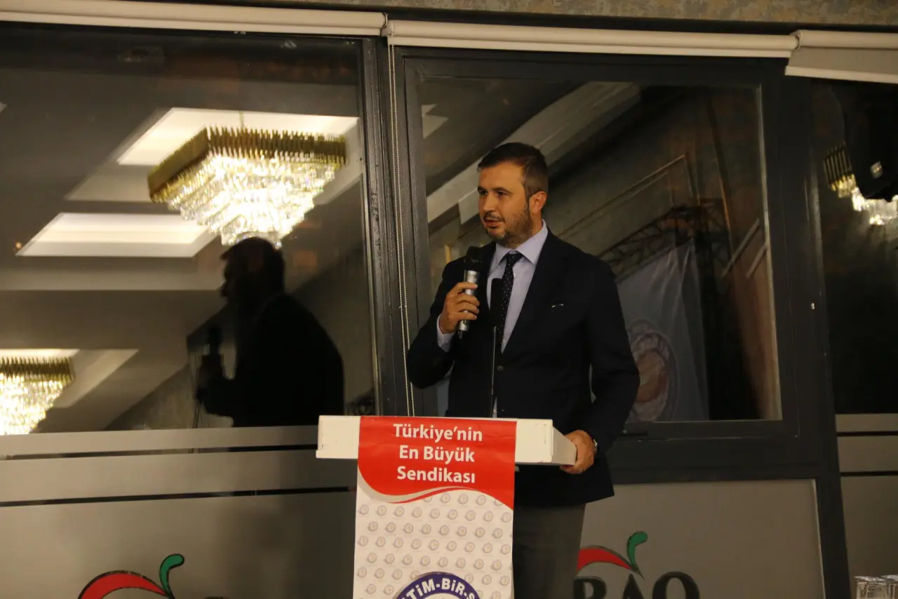 AK Parti İl Başkanı Uzun, Eğitim-Bir-Sen Divanında 1
