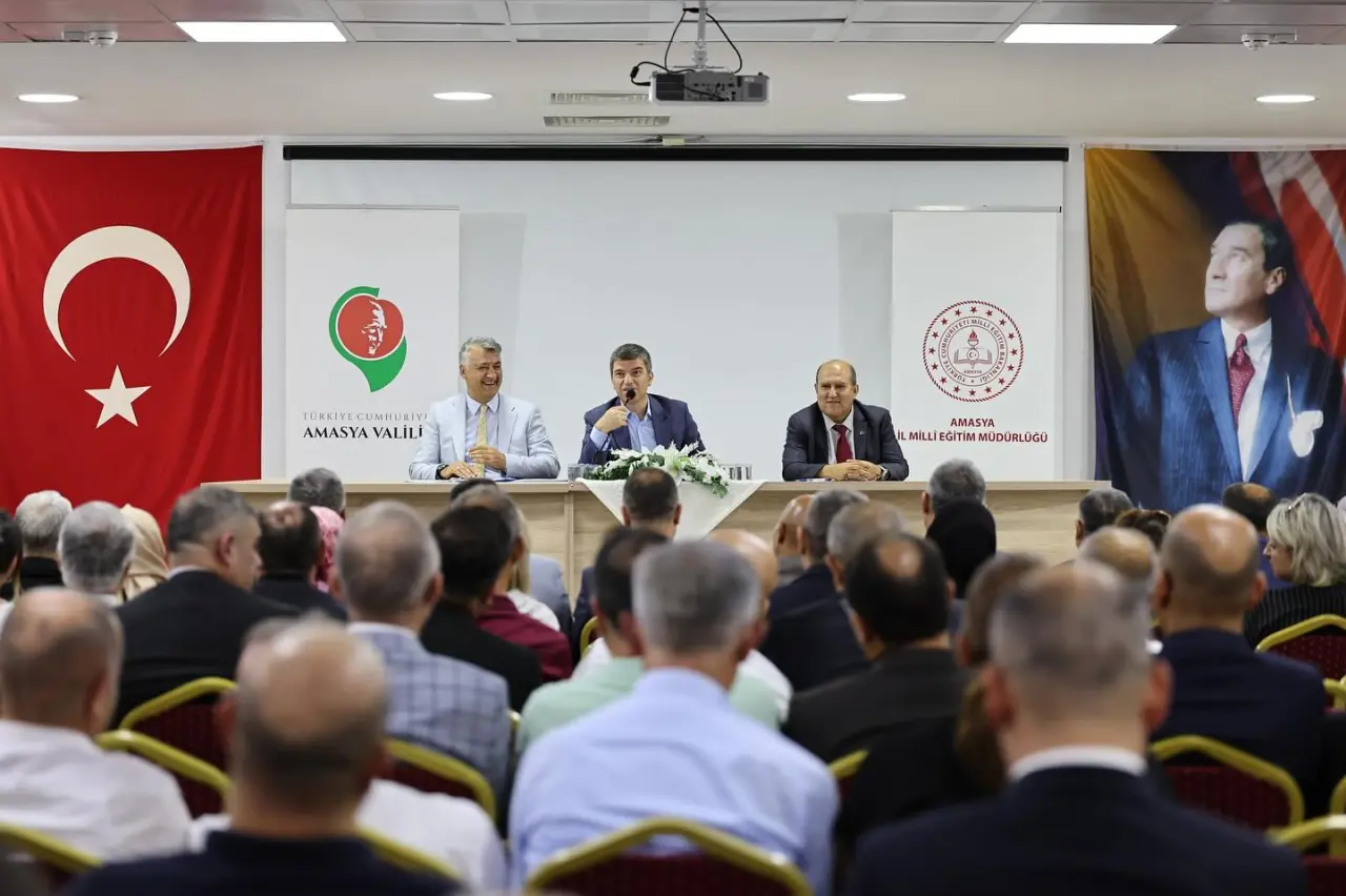 Amasya Valisi Önder Bakan’dan Eğitim Hazırlıkları Toplantısı 1