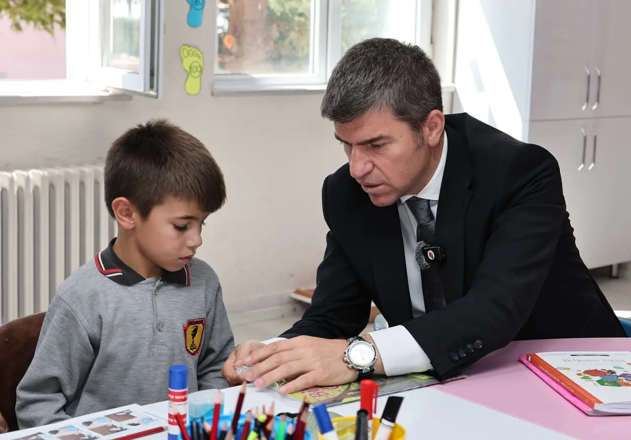 Vali Bakan’dan Gümüşhacıköy’de Anlamlı Okul Ziyareti 2