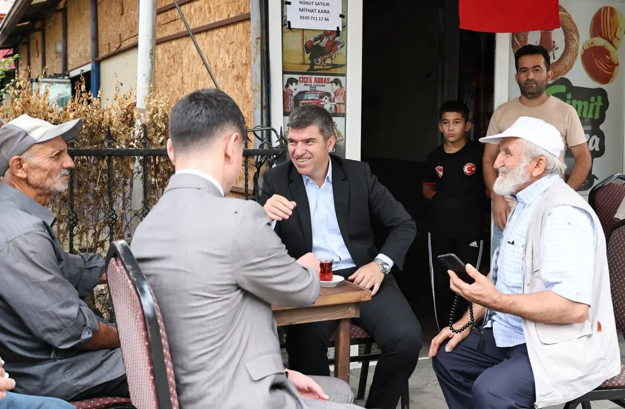Vali Önder Bakan Taşova’da Esnaf ve Vatandaşlarla Buluştu 3