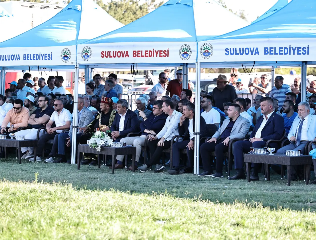 Vali Bakan’dan Er Meydanında Sporculara Tebrik 2