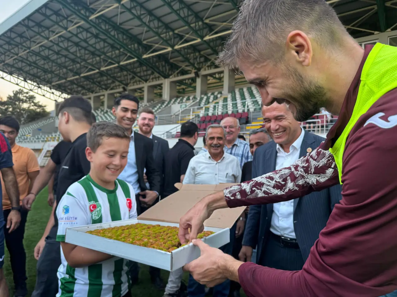 MHP Amasya’dan Amasyaspor’a Tatlı Moral 3