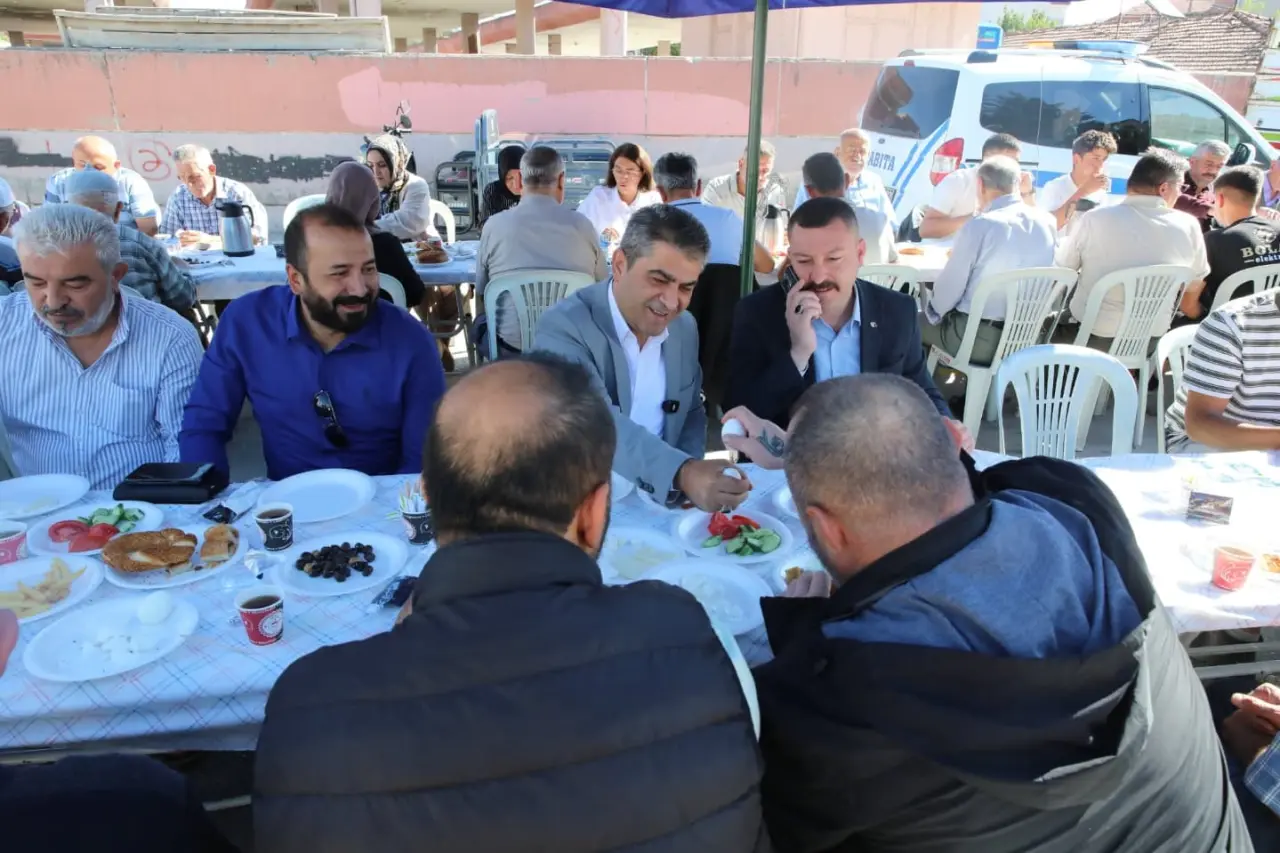 Başkan Uzun, Yeni Mahalle Esnafıyla Kahvaltıda Buluştu 2