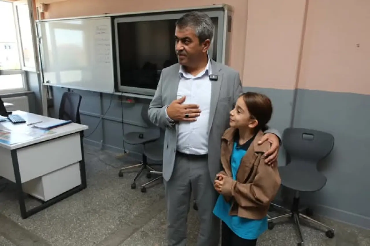 Seçim Vaadi Gerçek Oldu: Başkan Uzun Sınıfta! 1