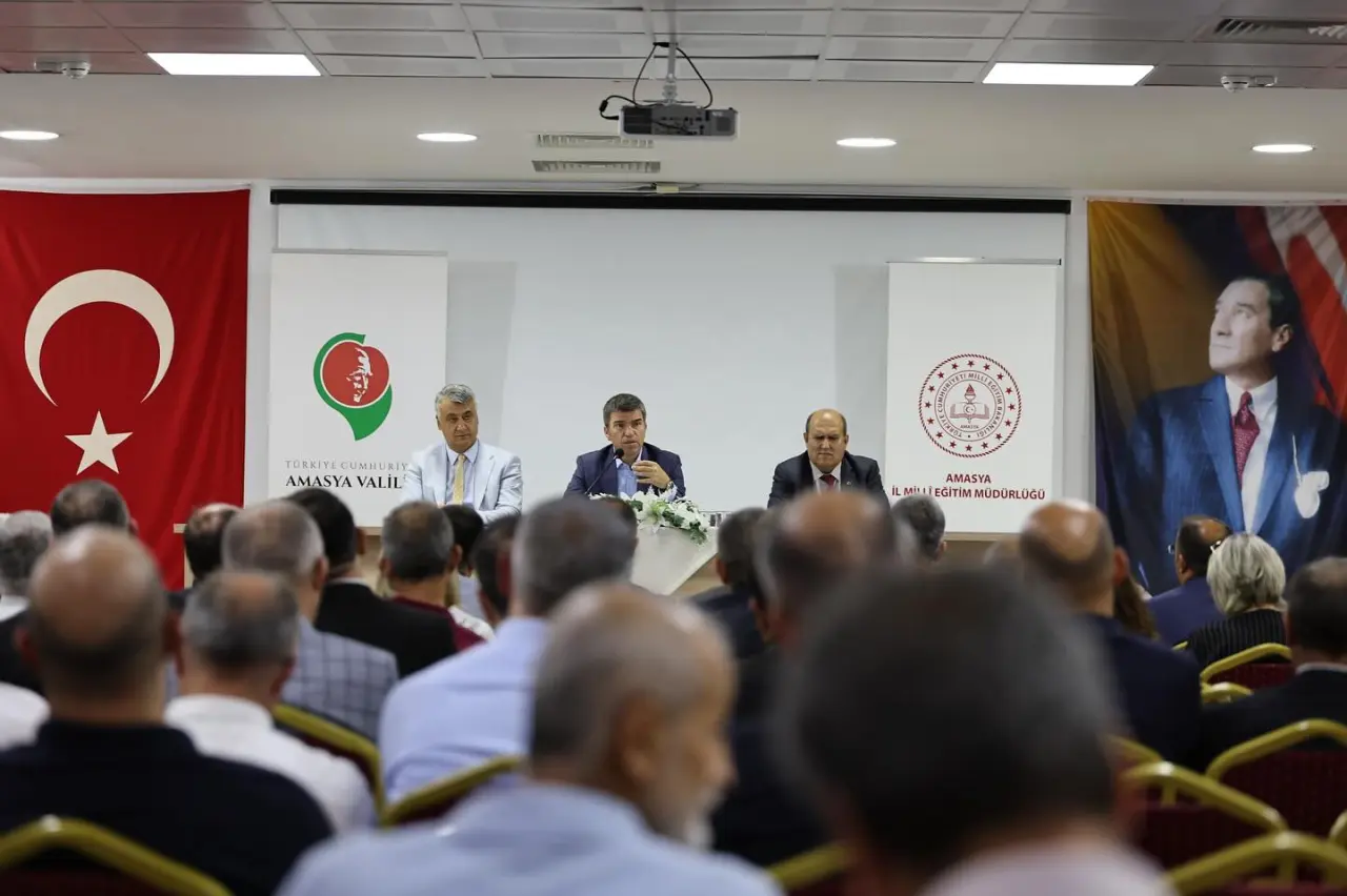 Amasya Valisi Önder Bakan’dan Eğitim Hazırlıkları Toplantısı 3