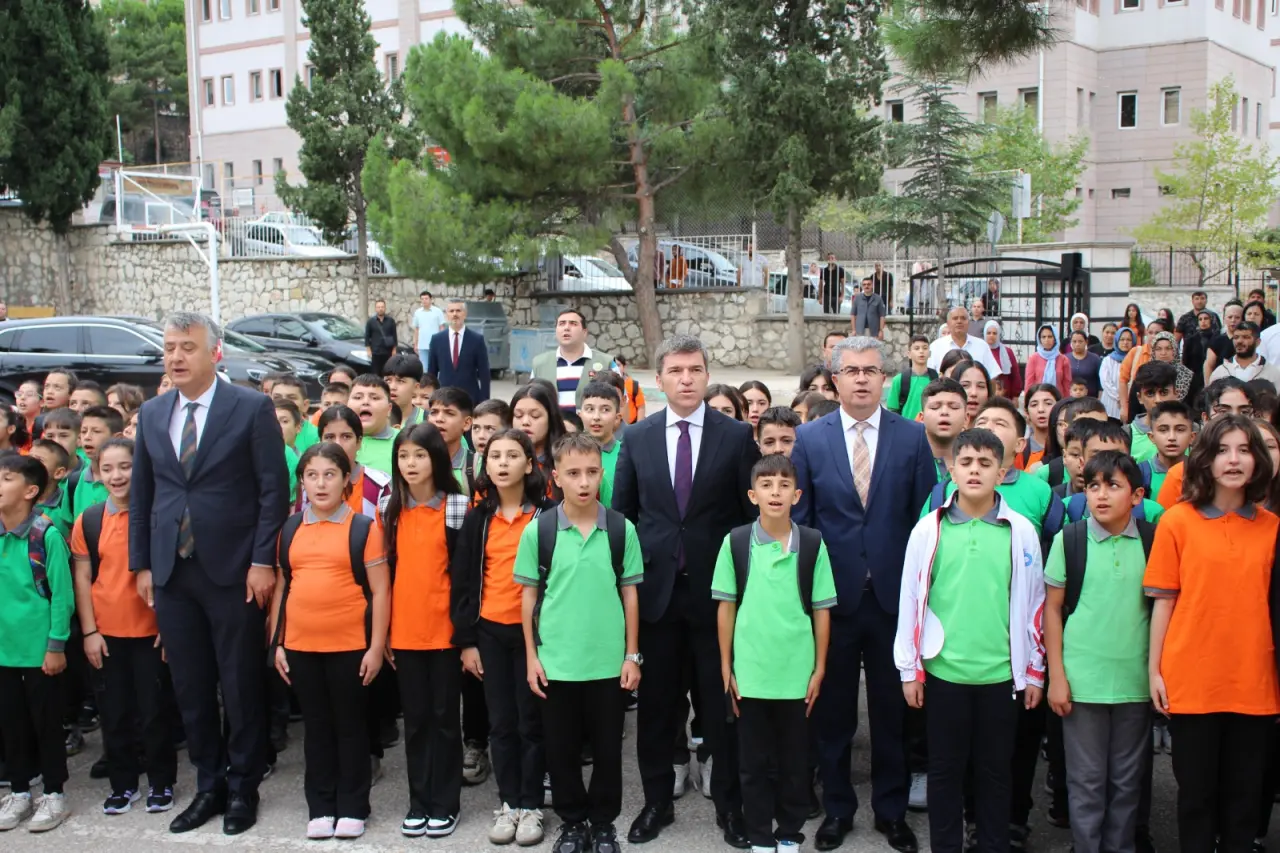 Amasya Valisi Önder Bakan, Yeni Eğitim Öğretim Yılı Açılış Programına Katıldı 1
