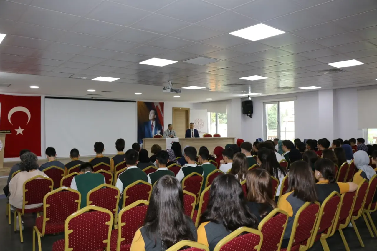 Amasya’da Anadolu Mektebi Yazar Okumaları Projesi İl Toplantısı Gerçekleştirildi 1