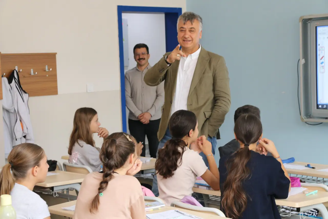 Katipoğlu, Taşova’da Öğrencilerle Buluştu 3