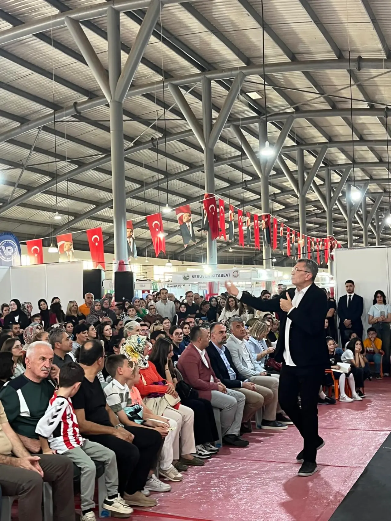 Ziya Selçuk Amasya Kitap Fuarında 1