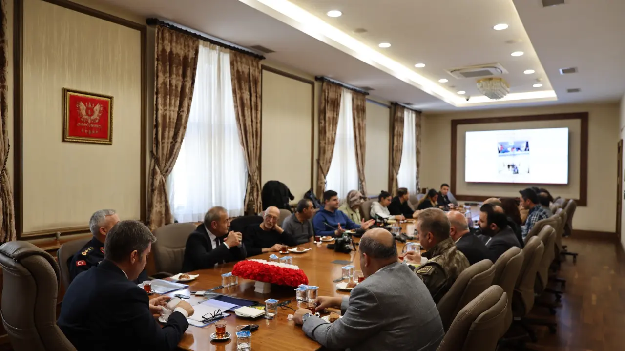 Vali Önder Bakan 1 Yılık Faaliyetleri Açıkladı 2