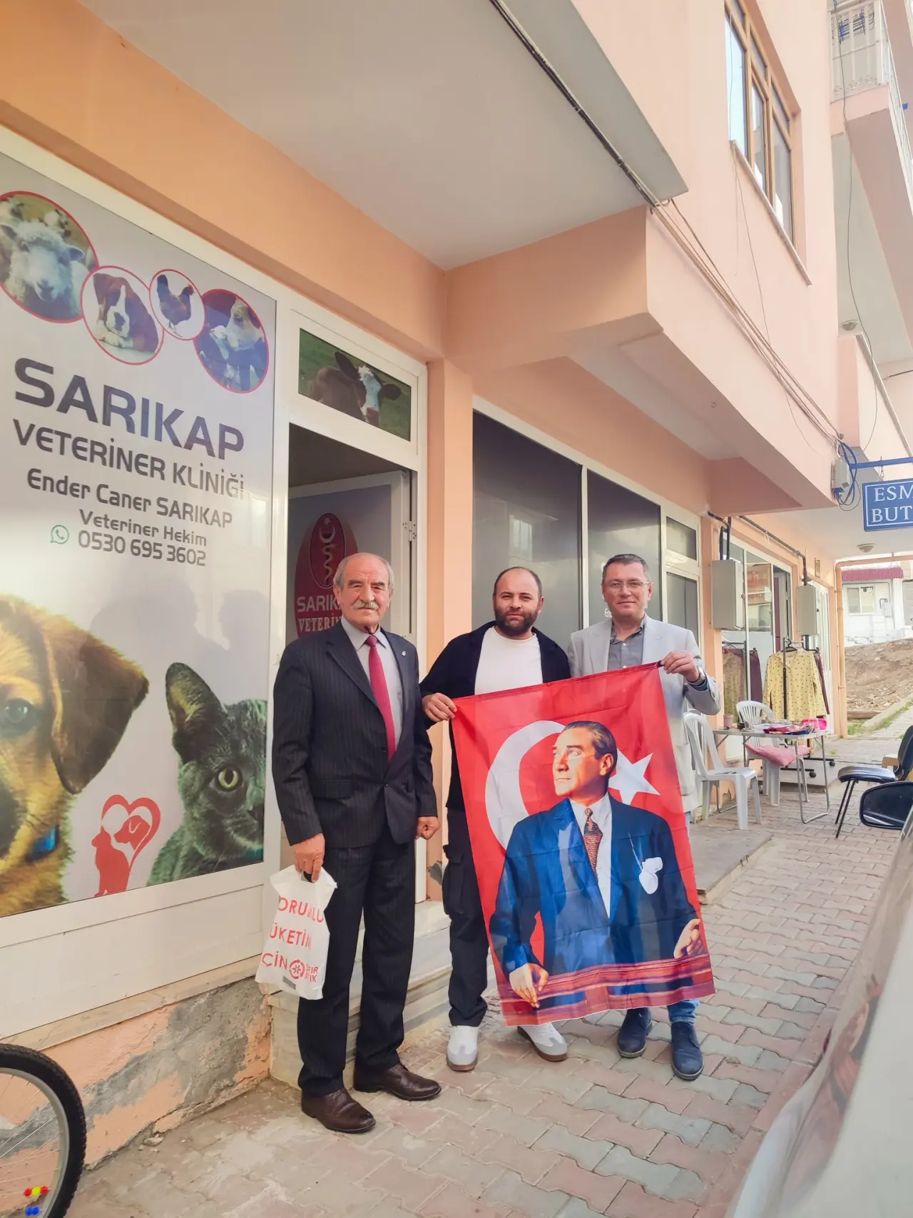 CHP Hamamözü'nden  Cumhuriyet Bayramı’na Özel Bayrak Dağıtımı 2