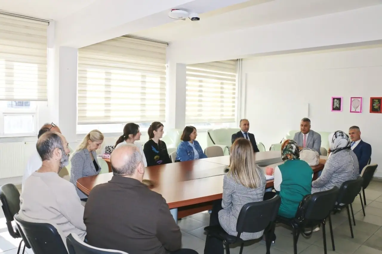 Atıktan Kütüphaneye: Öğrencilerden Örnek Proje 4