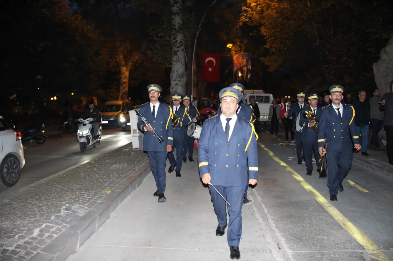 Cumhuriyet Bayramı Kapsamında Kortej Gerçekleştirildi 2