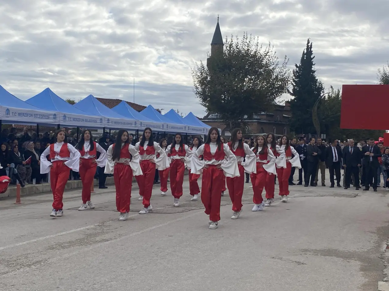 Merzifon Kırmızı-Beyaza Büründü: Cumhuriyet 102 Yaşında! 3