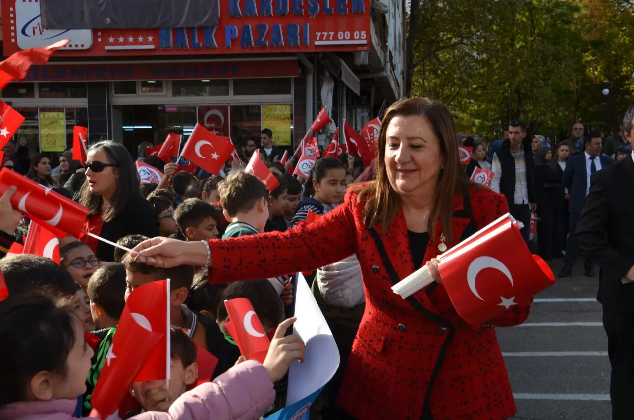 Gümüşhacıköy’de Cumhuriyetin 102. Yılı Büyük Coşkuyla Kutlandı 3