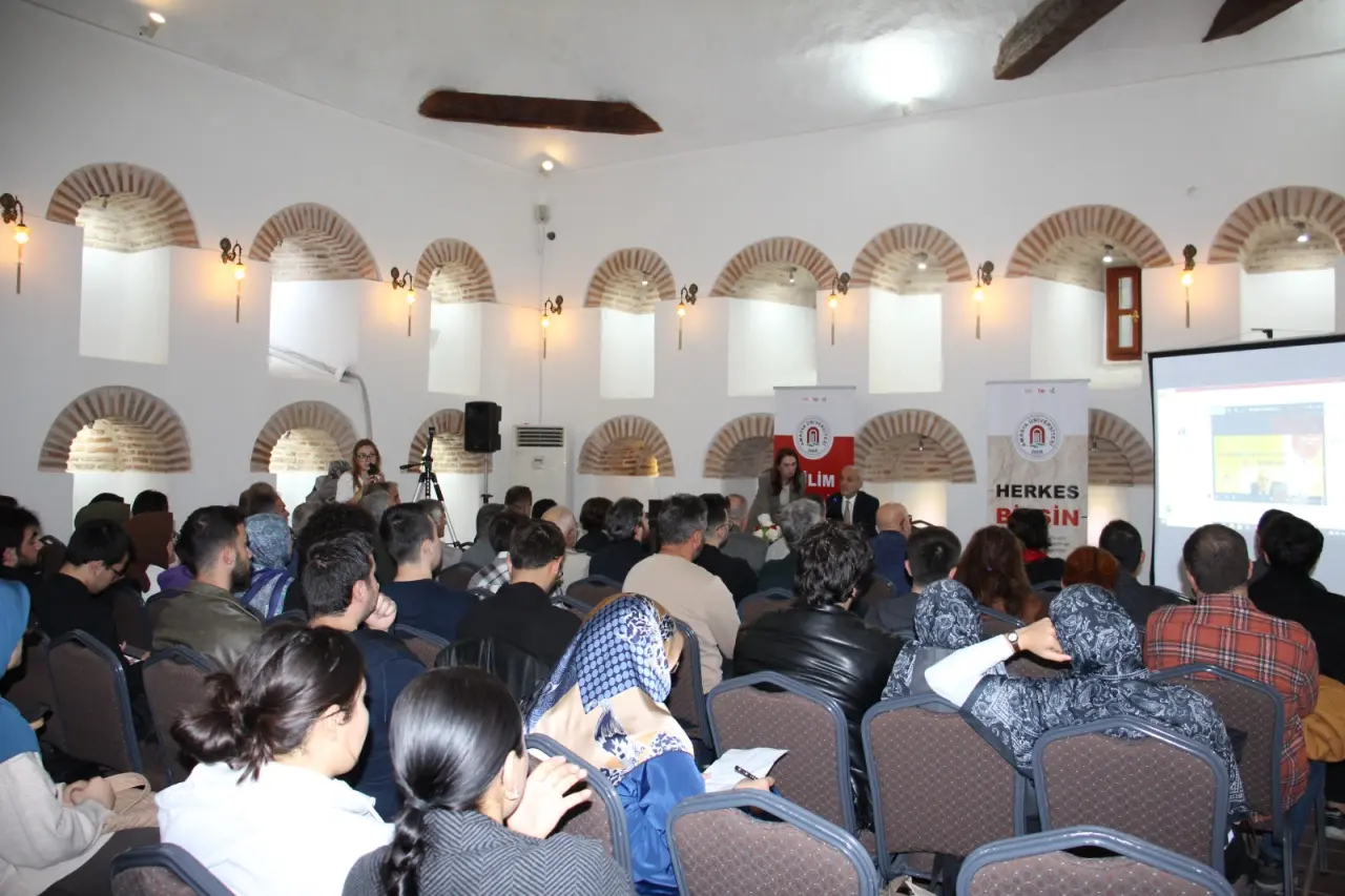 YÖK Üyesi Karaboğa’dan “Bal Arılarından Yapay Zekaya Yolculuk: ABC Algoritması” Söyleşisi 4
