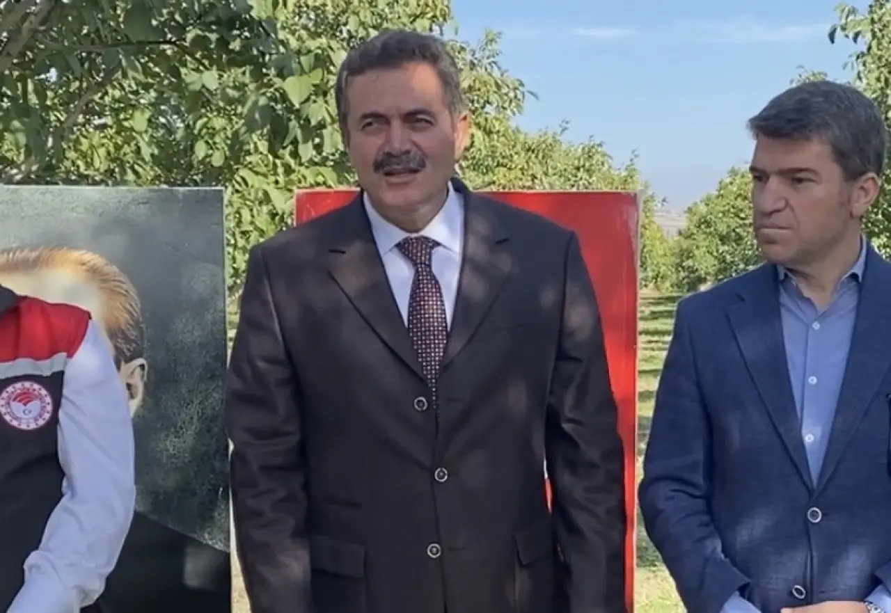 Merzifon’da Ceviz Hasadı: Vali Bakan Üreticilerle Bahçede 4