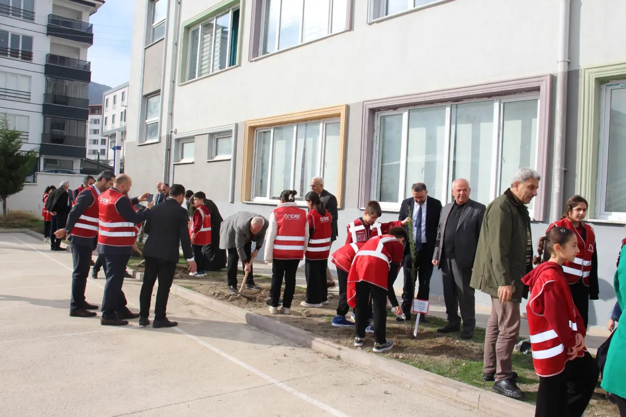 Şehitlerimiz Adına Fidan Dikimi Yapıldı. 3