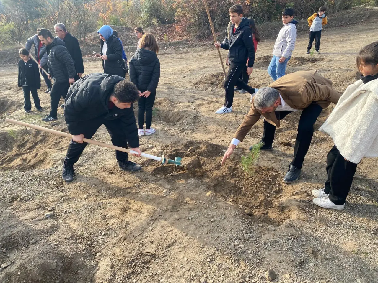 Emel Öğretmen İçin Fidanlar Toprakla Buluştu 2