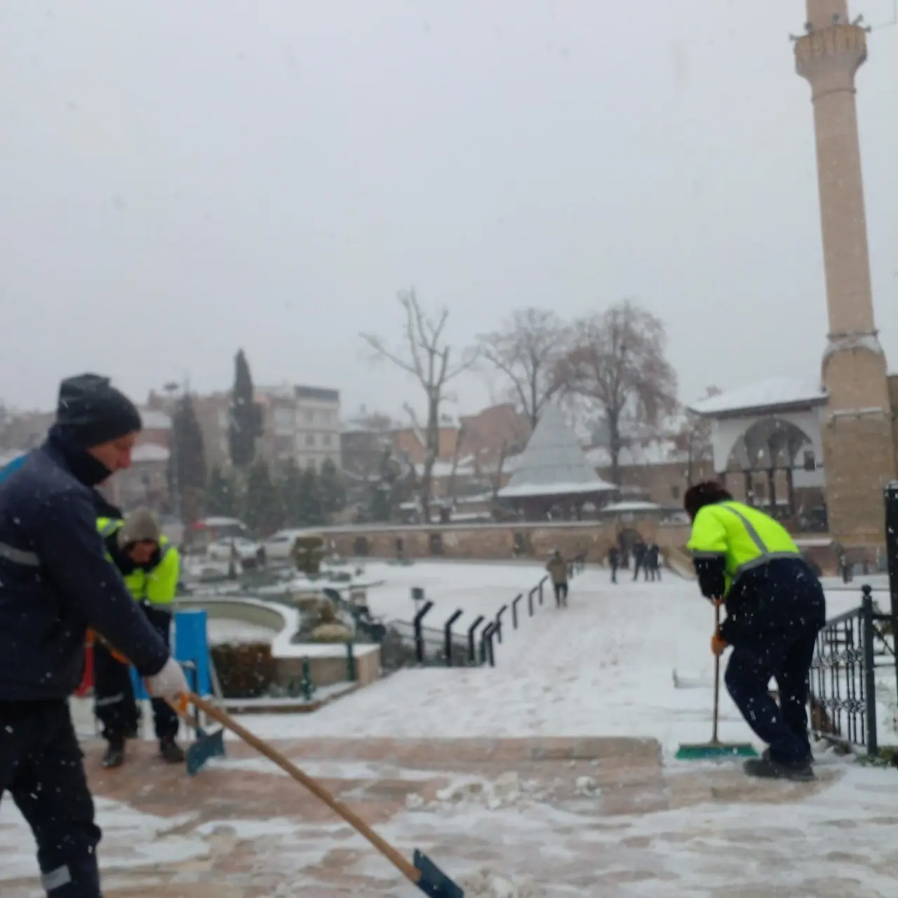 Merzifon’da Kar Mesaisi: Belediye Ekipleri 7/24 Sahada 3