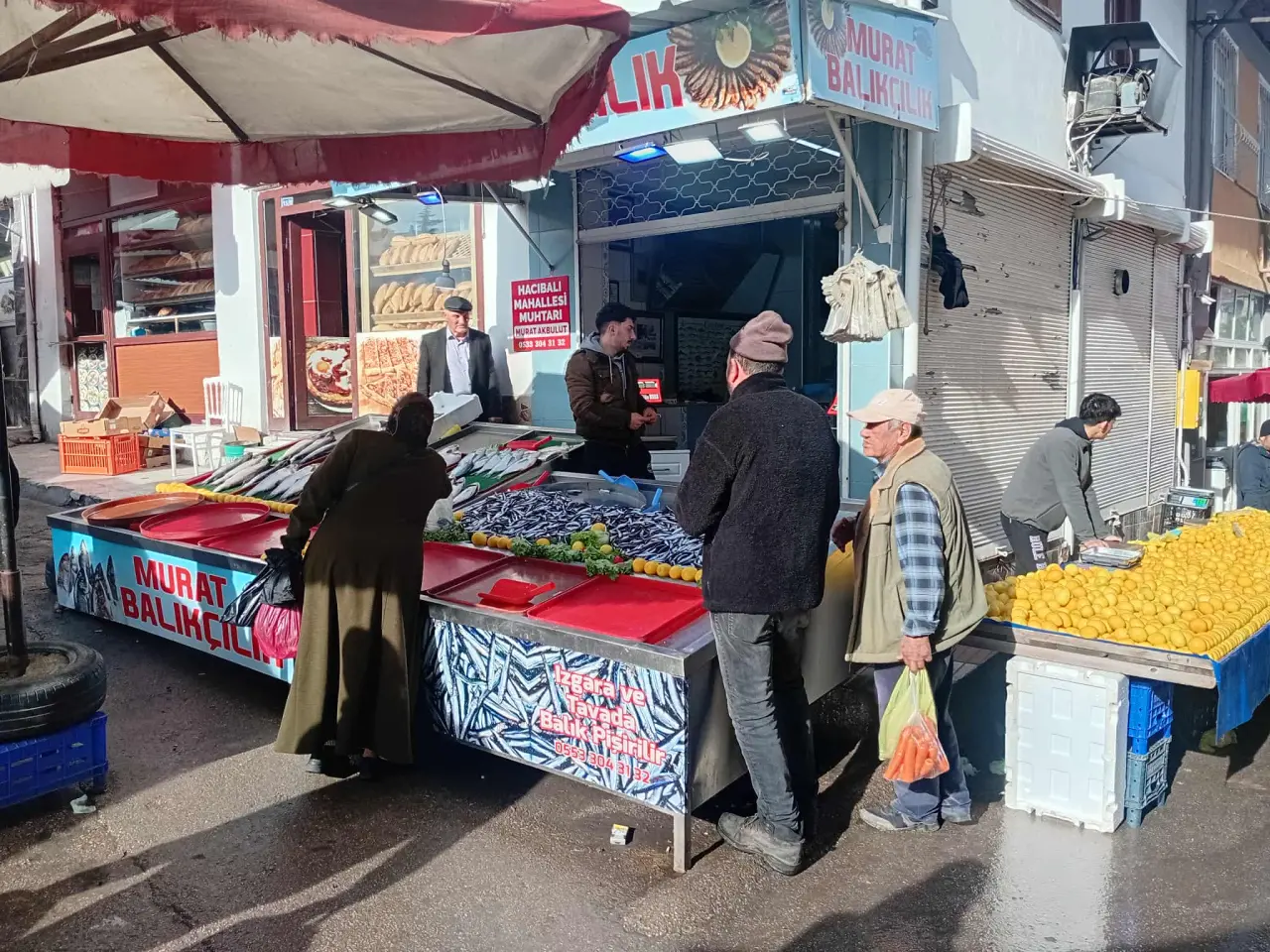 PAZARDA FİYATLAR SABİT KALDI, HAMSİ YİNE 150 TL’DEN TEZGAHTA 3