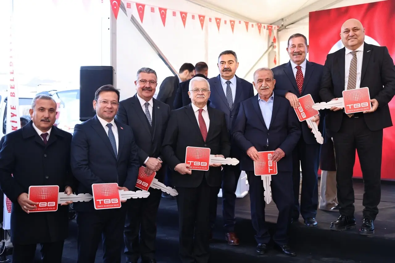 Merzifon Belediyesi’ne Yeni Çöp Kamyonu 1