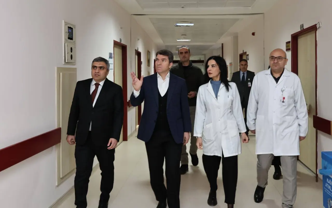 Vali Bakan'dan Merzifon Hastanesinde Sağlık Mesaisi 1