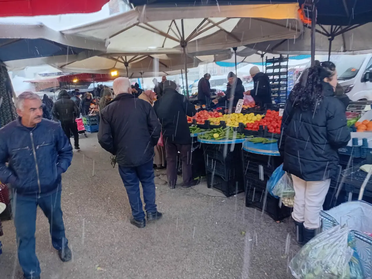 Hamsi İstikrarını Bozmadı! Merzifon Pazarı Soğuğa Rağmen Hareketli 2