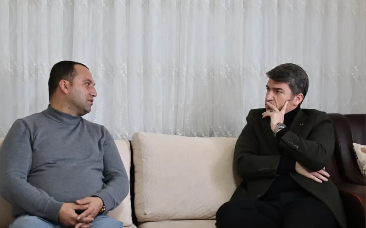Bakan’dan Şehit Ailesine Taziye Ziyareti 3