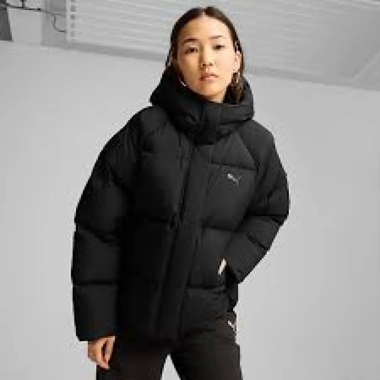 Kışın Vazgeçilmezi: Kadın Şişme Mont Modasında Yeni Sezon Trendleri 3