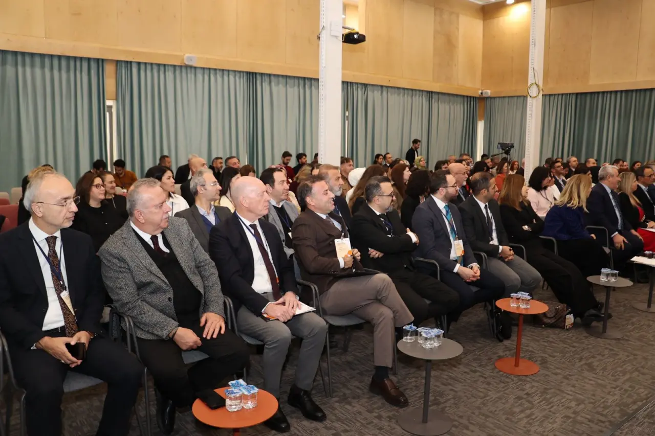 Rektör Turabi QEMI Forum 2025’te 1