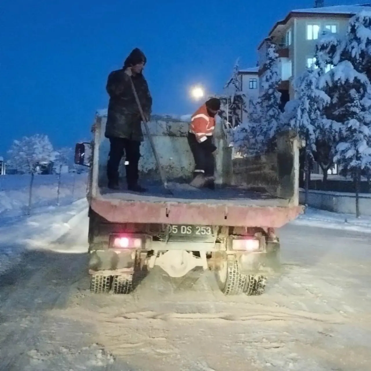 Merzifon’da Kar ve Buzla Gece Gündüz Mücadele 4