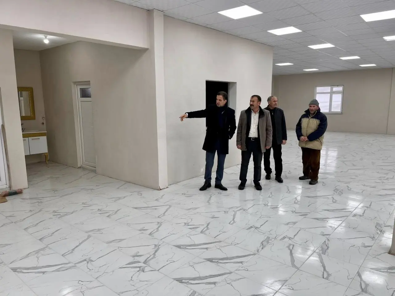 Suluova Kaymakamı Şafak Gürçam, Bayırlı Köyü Köy Konağını İnceledi 1