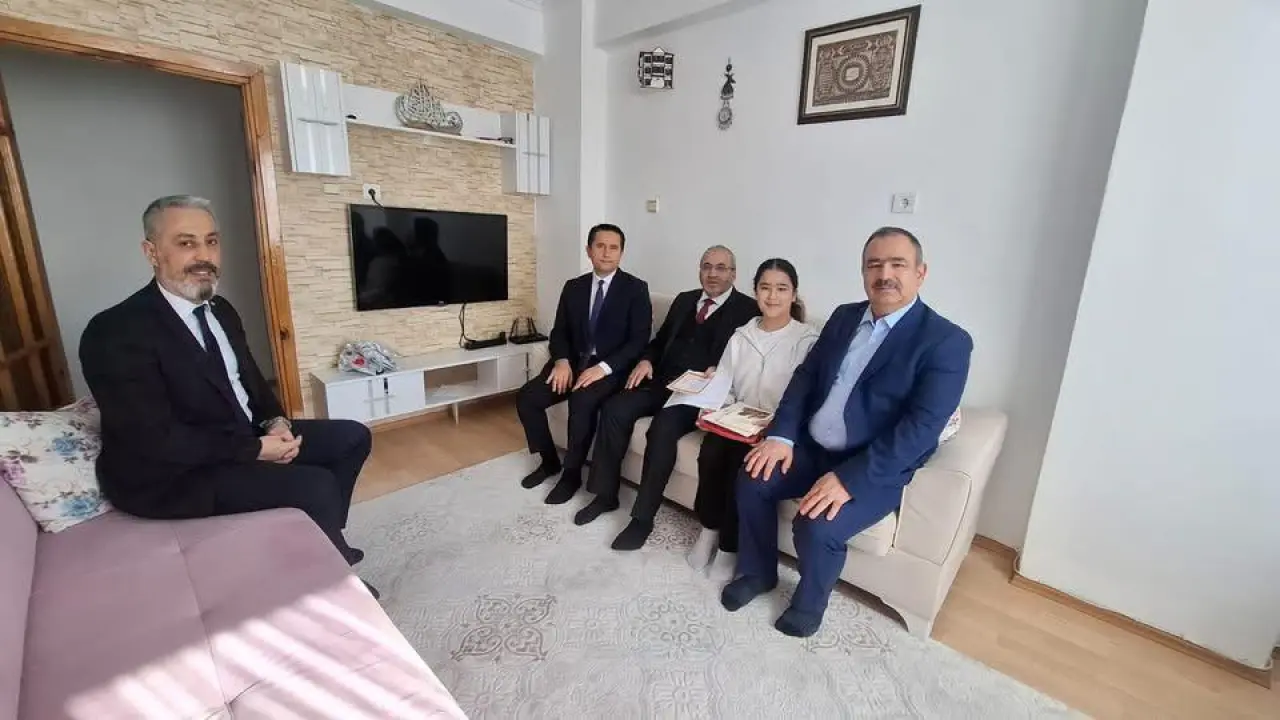 KARNESİNİ MÜDÜR GETİRDİ 2