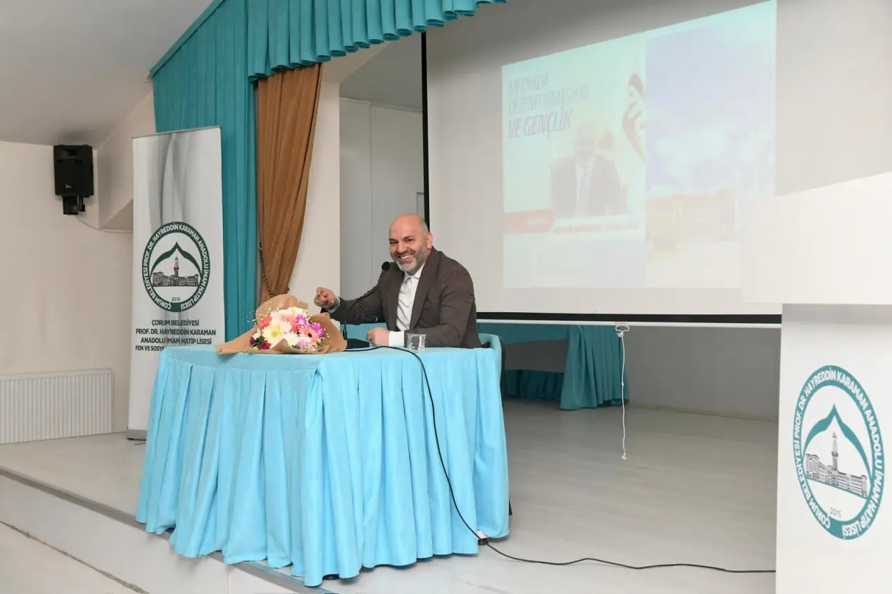 Davulcu, Çorum’da Öğrencilerle Dijital Çağı Konuştu 1
