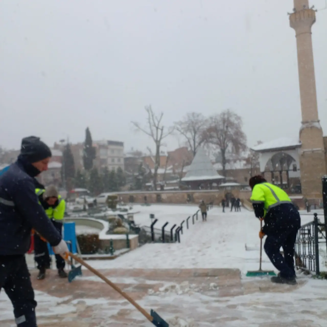 Merzifon Belediye Ekipleri Kar ve Buzla Mücadelede Alarmda 1