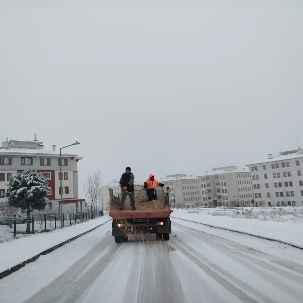 Merzifon Belediyesi’nden Kar ve Buzla Mücadelede 9