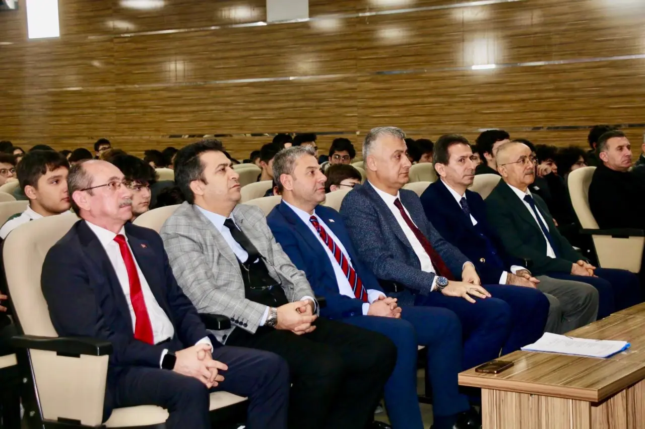 Amasya’da “Oku-Yorum, Yazı-Yorum” Paneli 1
