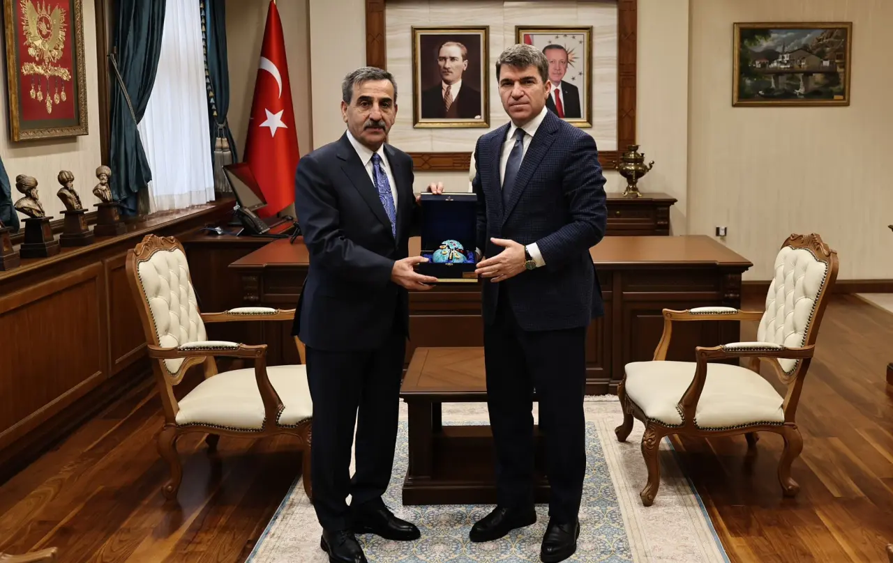 Amasya Valisi Önder Bakan’a Kurum ve Sendika Çıkarması 2