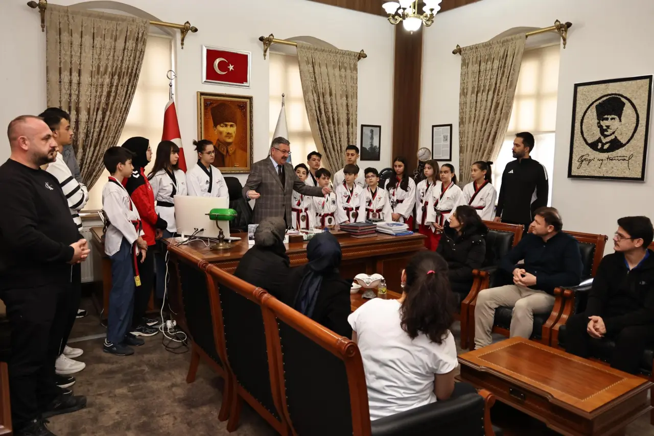 Sporun Kalbi Merzifon’da Atıyor: Taekwondo Takımı Belediyede 2