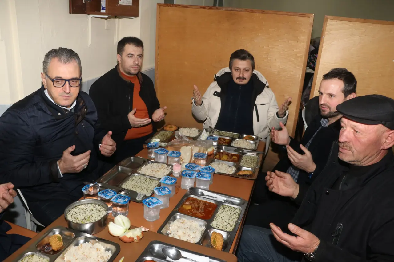 Vekiller Boraboy Köyü’nde İftar Sofrasında Buluştu 9