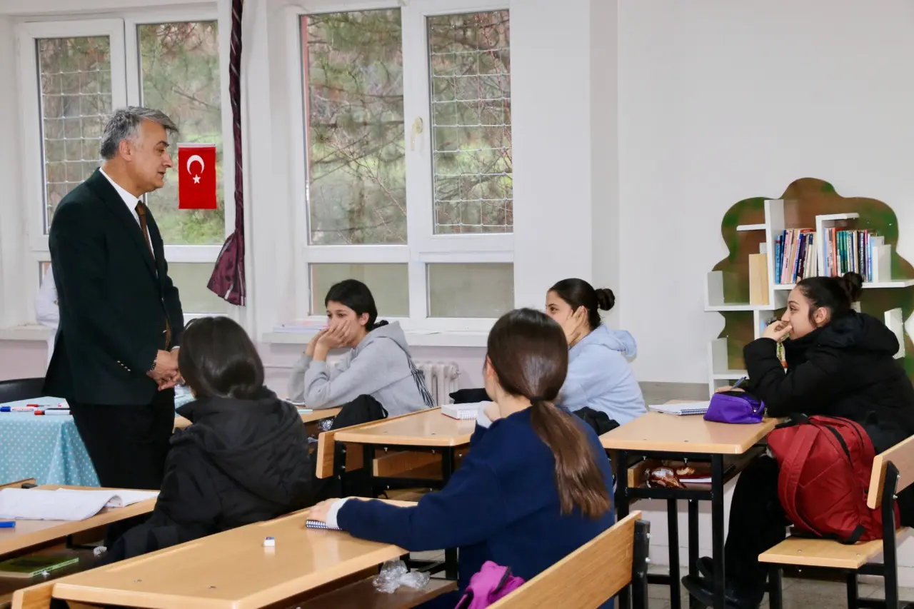 Amasya İl Milli Eğitim Müdürü Katipoğlu Sınıflarda 3
