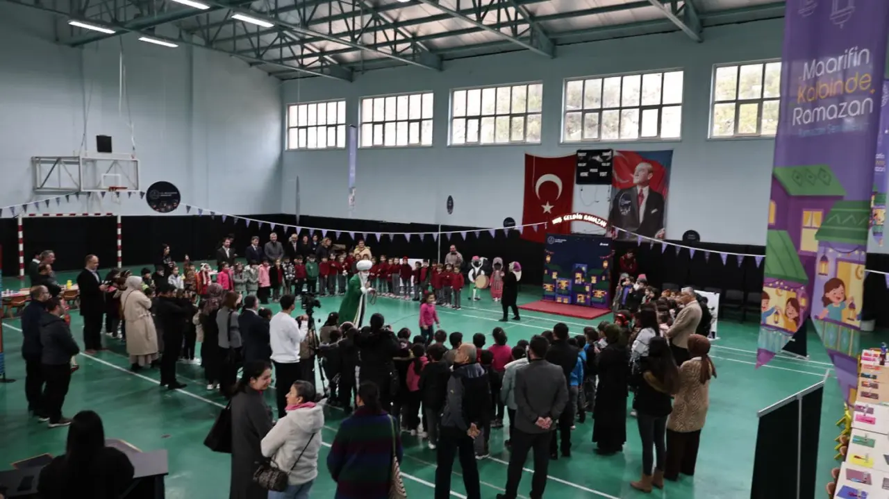 Amasya'da Okullarda Ramazan Ruhu: Vali Bakan Öğrencilerle 3