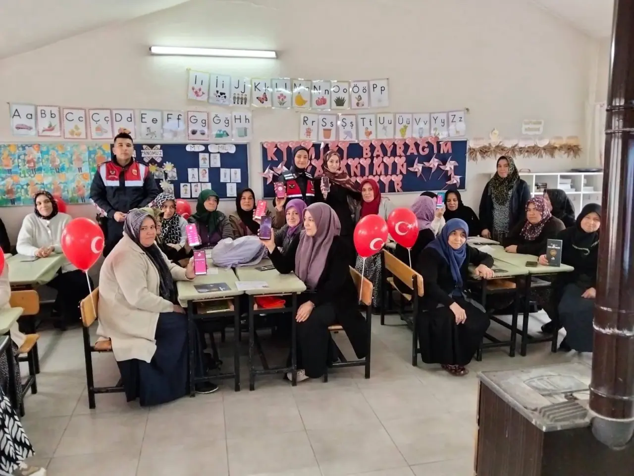 Gümüşhacıköy Köy Okullarında KADES Eğitimi Verildi 3