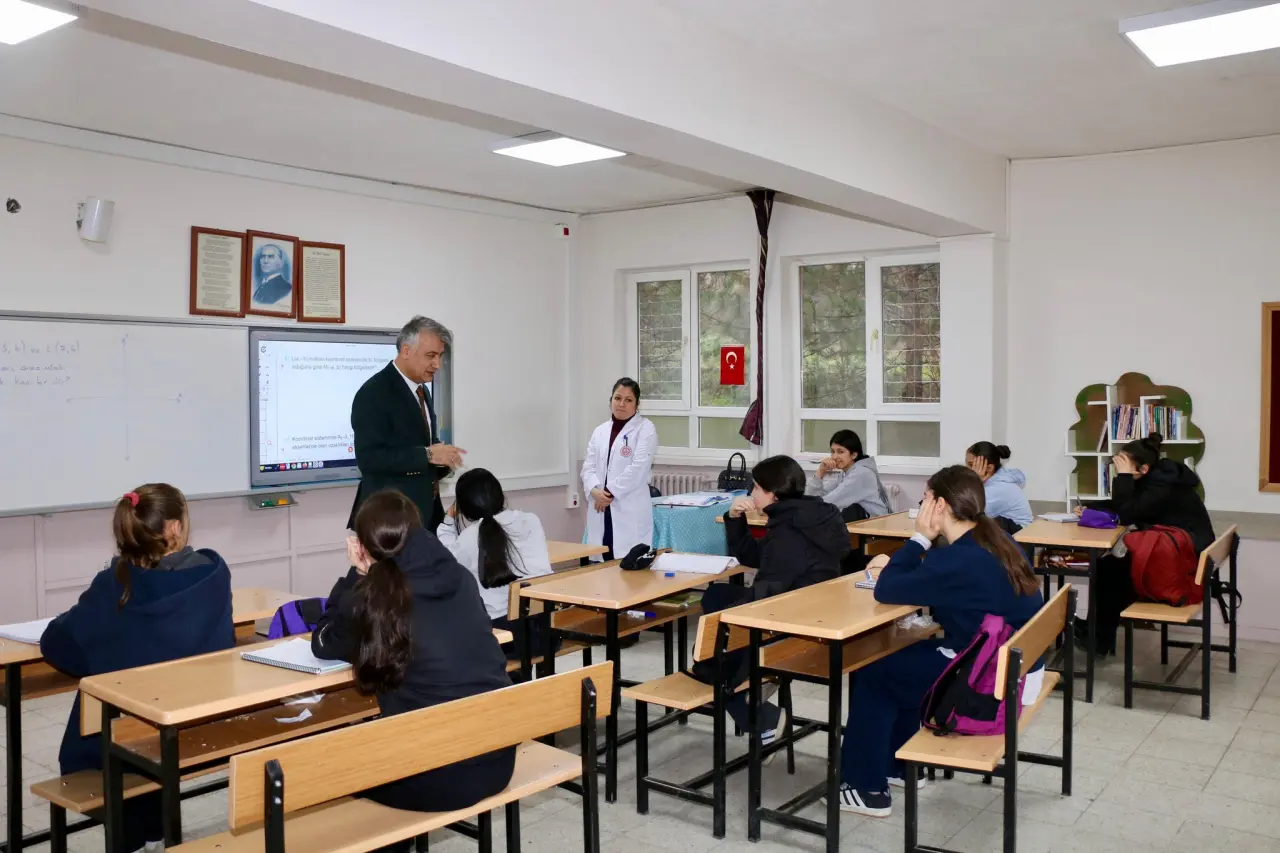 Amasya İl Milli Eğitim Müdürü Katipoğlu Sınıflarda 1